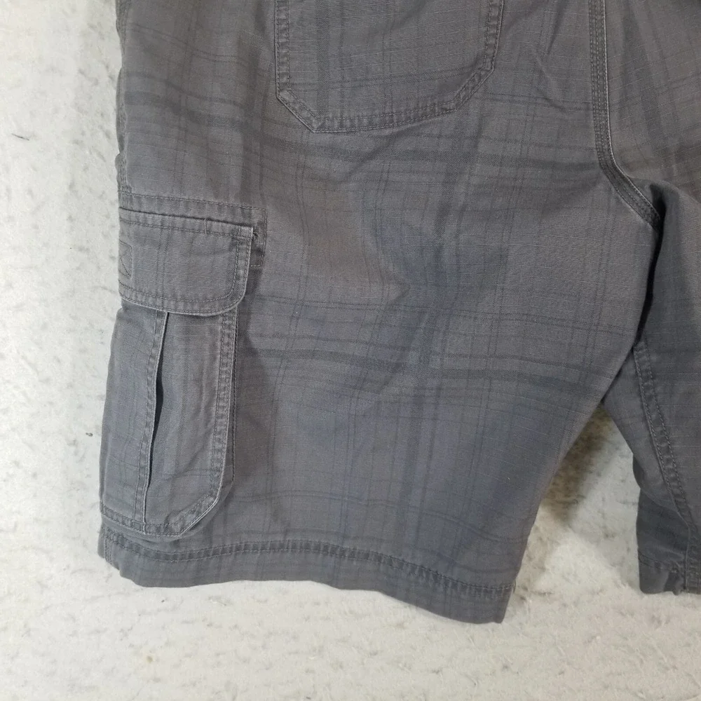 The North Face cargo hiking shorts men's 40x12 gray plaid outdoor adventure